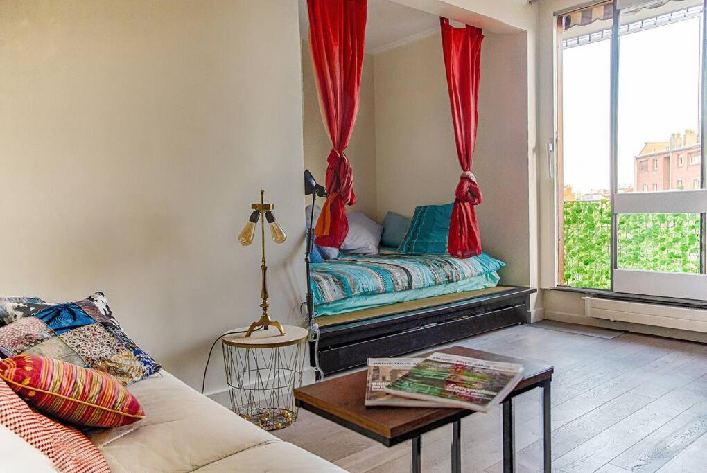 With Balcony Apartment Paris